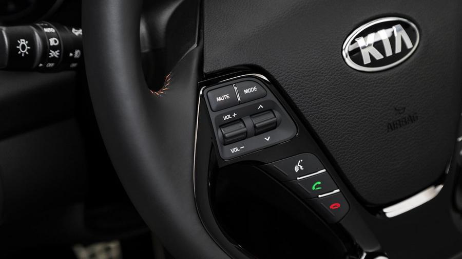 Детали интерьера Kia Forte5 2016 года  (фото 3 из 37)